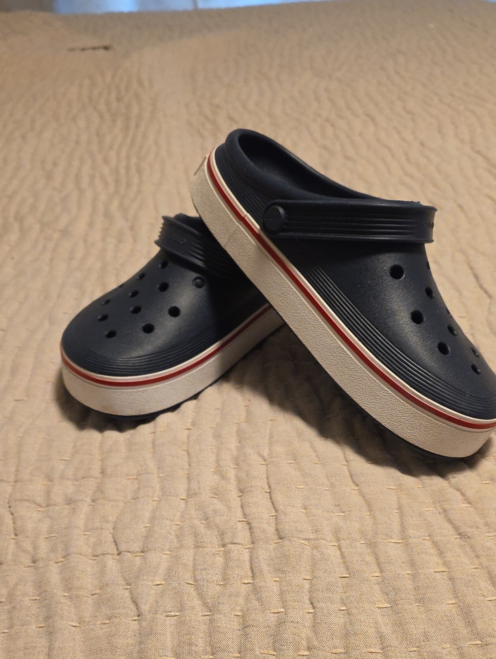 CROCS